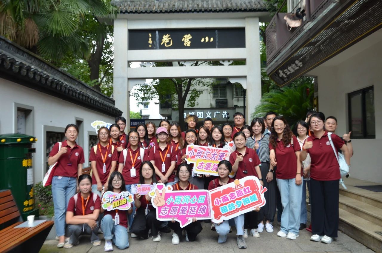 学校举办“春风化雨 自强花开”学生成长训练营学习活动