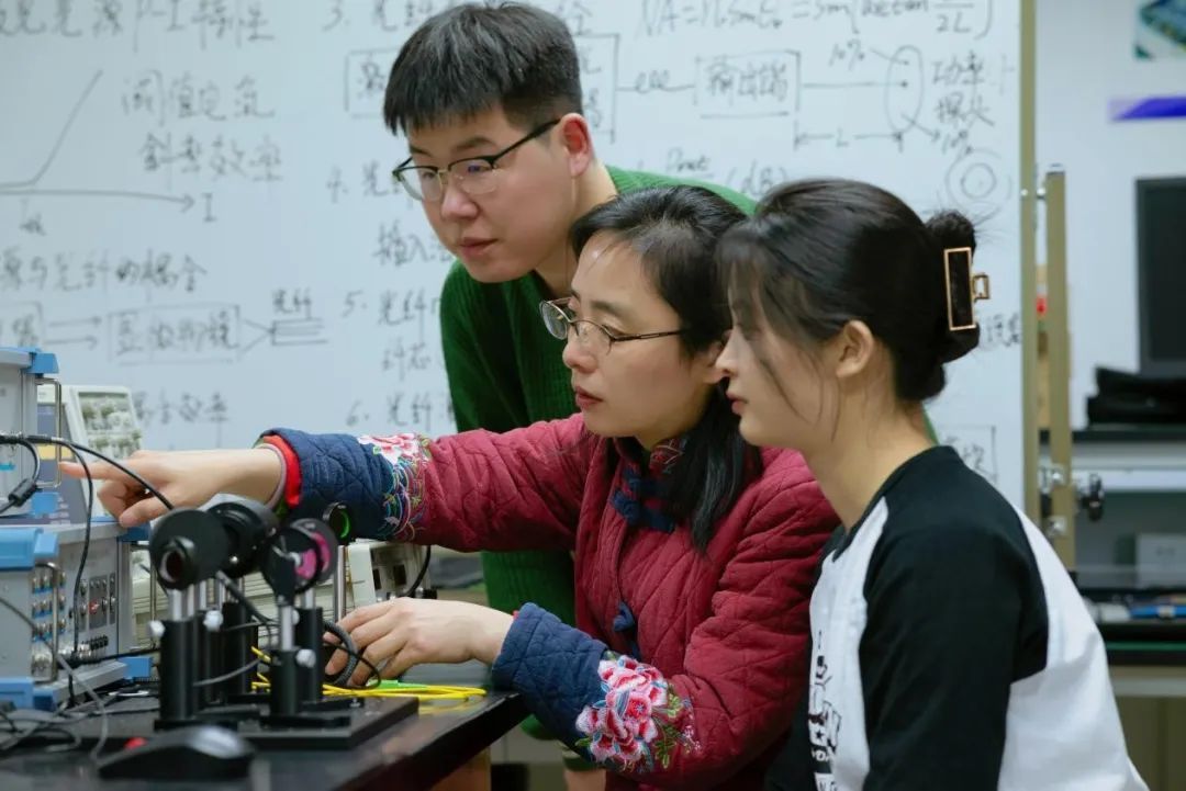 理学院陈笑 | 以学生为中心，打造有温度的“师生共同体”